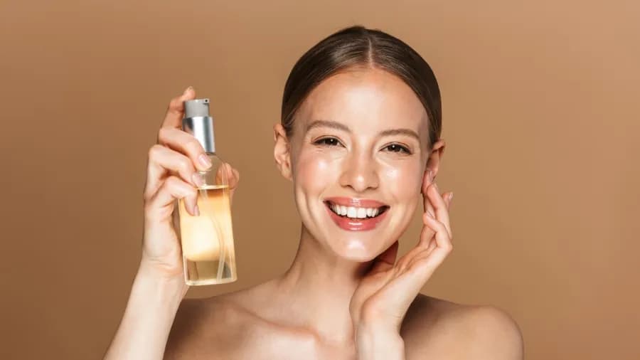 Jak stosować olej konopny na twarz, aby uzyskać zdumiewające efekty pielęgnacyjne